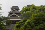 kumamoto Castle im Abendlicht sieht man die einzelen Holzelemente sehr gut Kumamoto